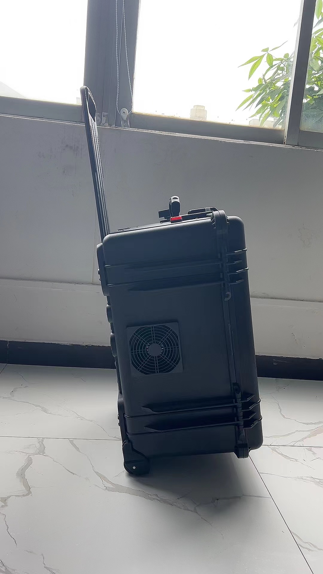 无极手拉箱型移动通信干扰器